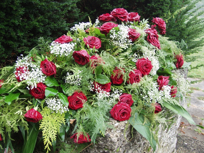 funeraire-CHATEAUDOUBLE-min_roses-61203